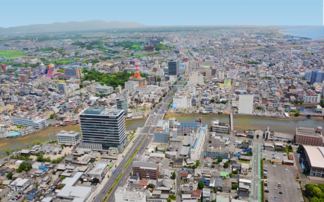 津市街並みの空撮写真