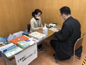 写真：出張申請受付の様子2