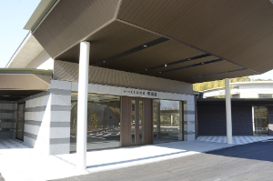 写真：葬儀棟玄関