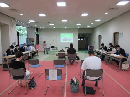 写真:報告会の様子1