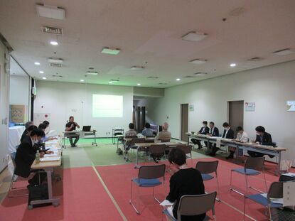 写真:報告会の様子2