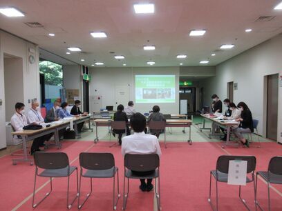 写真:報告会の様子1