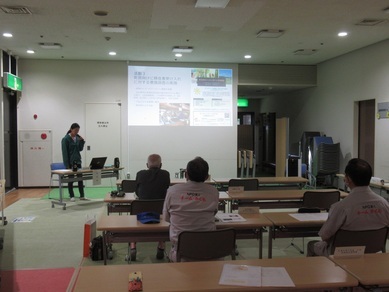 写真：報告会の様子1