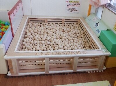木製ボールプールの写真