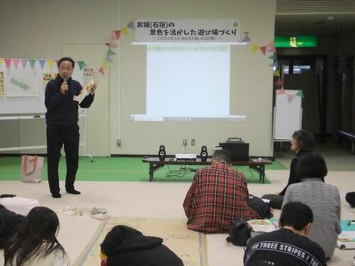 写真:安濃津ガイド会説明