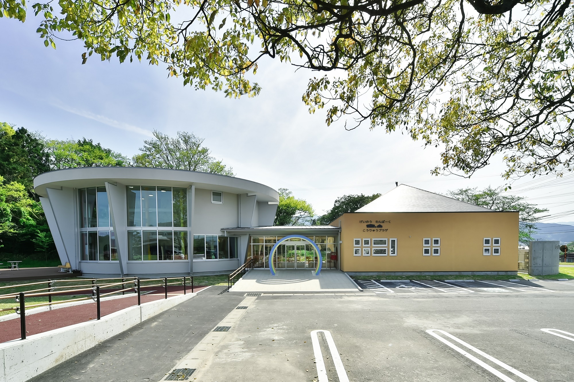 げいのうわんぱーくの外観の写真