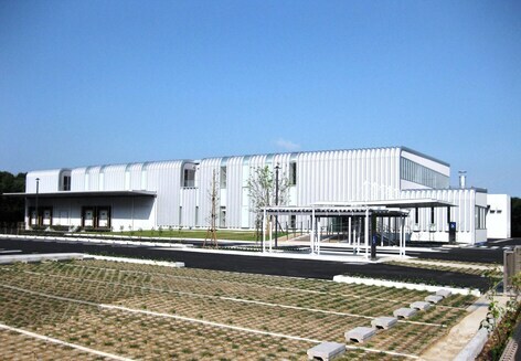 写真：津市中央学校給食センター外観