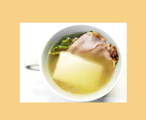 写真：カップで“ベーコンお雑煮”