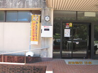 写真：大三小学校の設置の様子