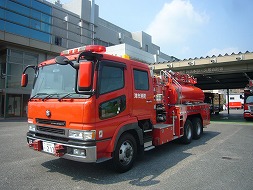 写真：8,000Lの水槽を積載した水槽車