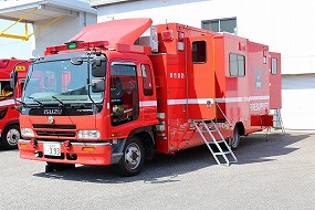 写真：後方支援車