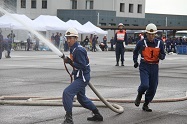 消防団員（しょうぼうだんいん）の訓練（くんれん）の写真（しゃしん）