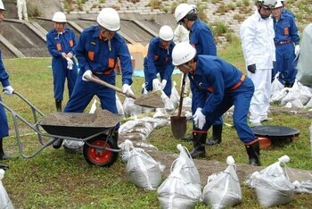 写真：水防工法訓練のようす
