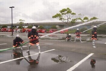 写真：火災防御訓練のようす