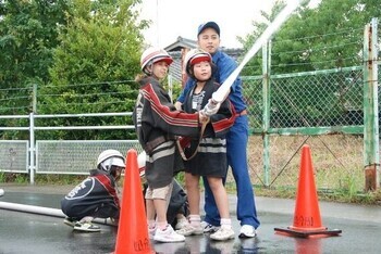 写真：幼稚園児の社会見学のようす