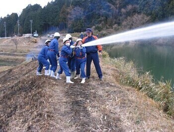 写真：林野火災防御訓練のようす