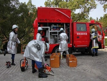 写真：救助資機材取扱訓練のようす