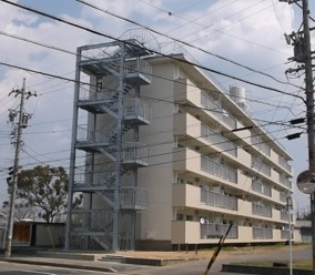 写真：外部階段設置後