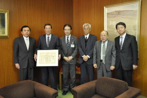 写真：片田地区獣害対策協議会の皆さんによる前葉市長訪問