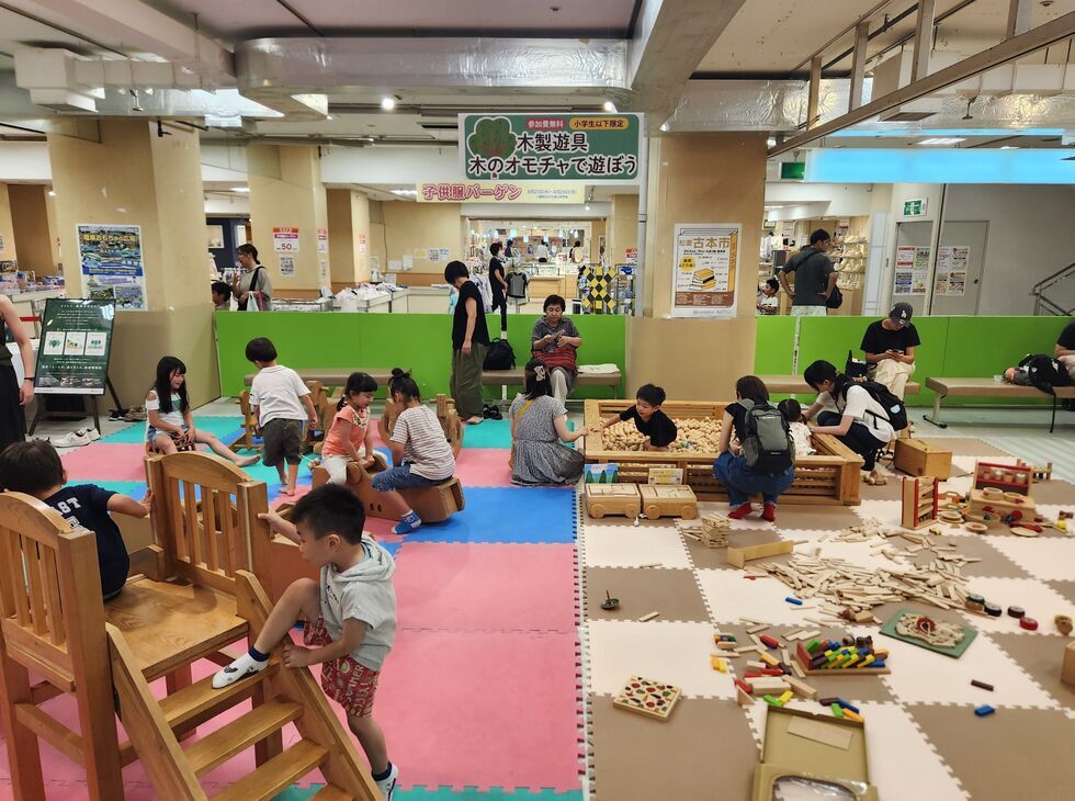 写真：丸太切り体験