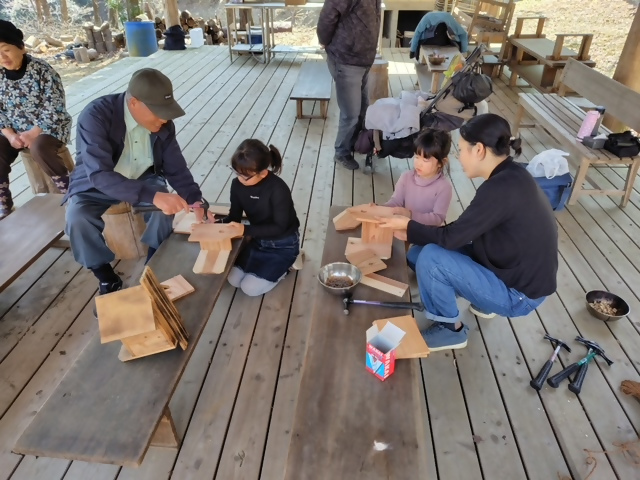 写真：きのこ作り体験、巣箱作り