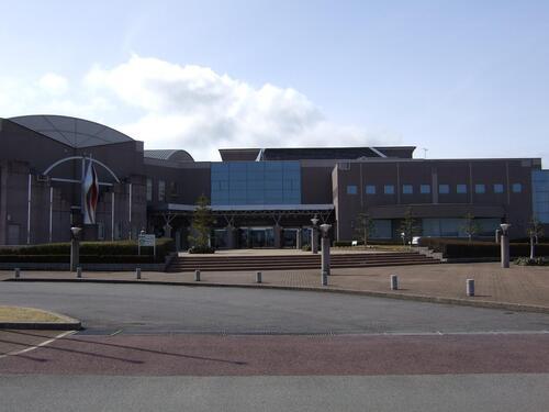 写真：芸濃総合文化センター外観