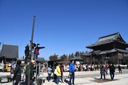 写真：高田本山専修寺でのロケの様子1
