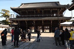 写真：高田本山専修寺でのロケの様子2