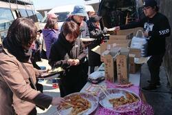 写真：阿漕浦海岸堤防でのロケの様子6