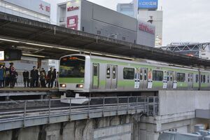 写真：JR山手線の電車1