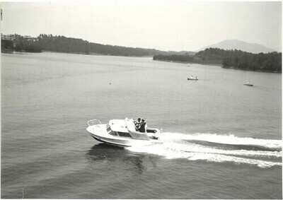 写真：風早池でのボート遊びの様子