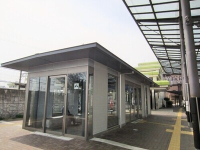 写真：バス待合所の様子