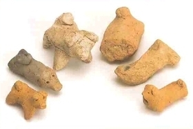 写真：犬形の土製品