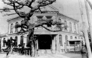 過去の津警察署写真