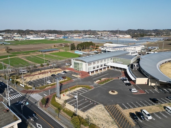 写真：芸濃庁舎全景