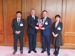 写真：東京消防庁 伊勢村修隆救急部長 来訪