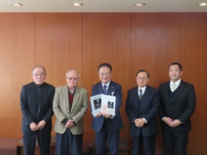 写真：彼岸花映画祭実行委員会 志田行弘代表ほか役員 来訪