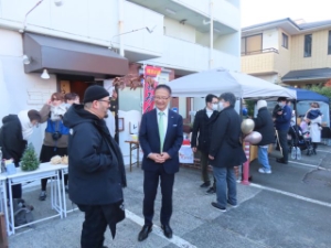 写真：サンデーマーケット訪問の様子