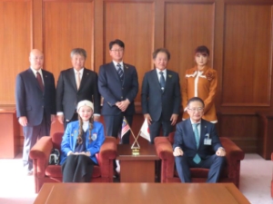 写真：津中央ライオンズクラブ交換留学生来訪