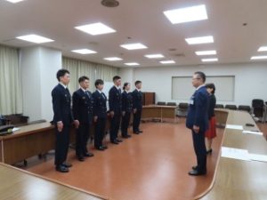 写真：消防職員初任科教育修了報告の様子