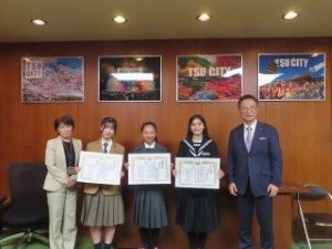 写真:高円宮杯第76回全日本中学校英語弁論大会 出場者来訪