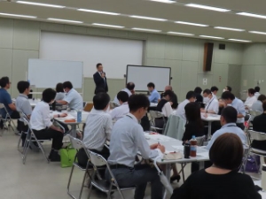 写真：令和6年度「新任担当主幹級研修」講話1