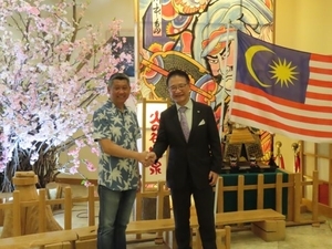 写真:リー・エ・ホー会長と市長