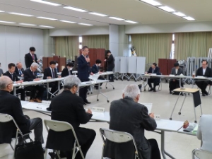 写真：津市環境審議会委員委嘱式 挨拶