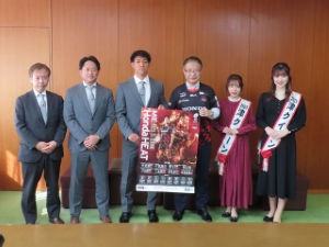写真：三重ホンダヒートのみなさんと市長