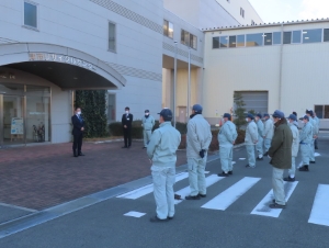 写真：年末業務従事者職員激励