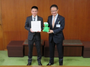 写真：中山翔太選手と市長