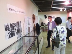写真：津平和のための戦争展 鑑賞
