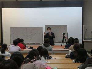 写真:三重短期大学 キャリア形成セミナー 講話