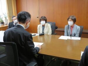 写真:三重県看護連盟 西川利恵会長、市川婦美代副会長 来訪
